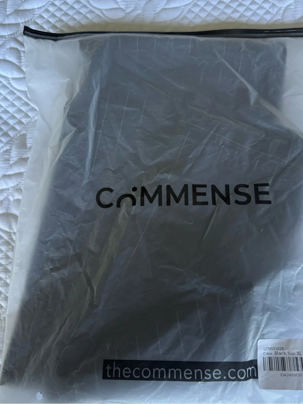 Commense sleek black
